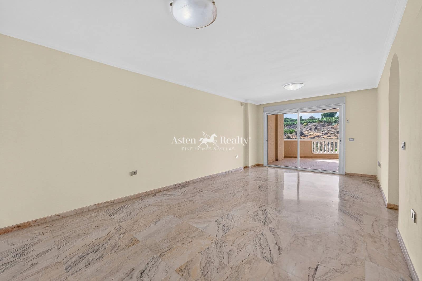 Piso de 2 habitaciones en Los Gigantes en venta con piscina garaje - 460.000 € (Ref: 10001340)