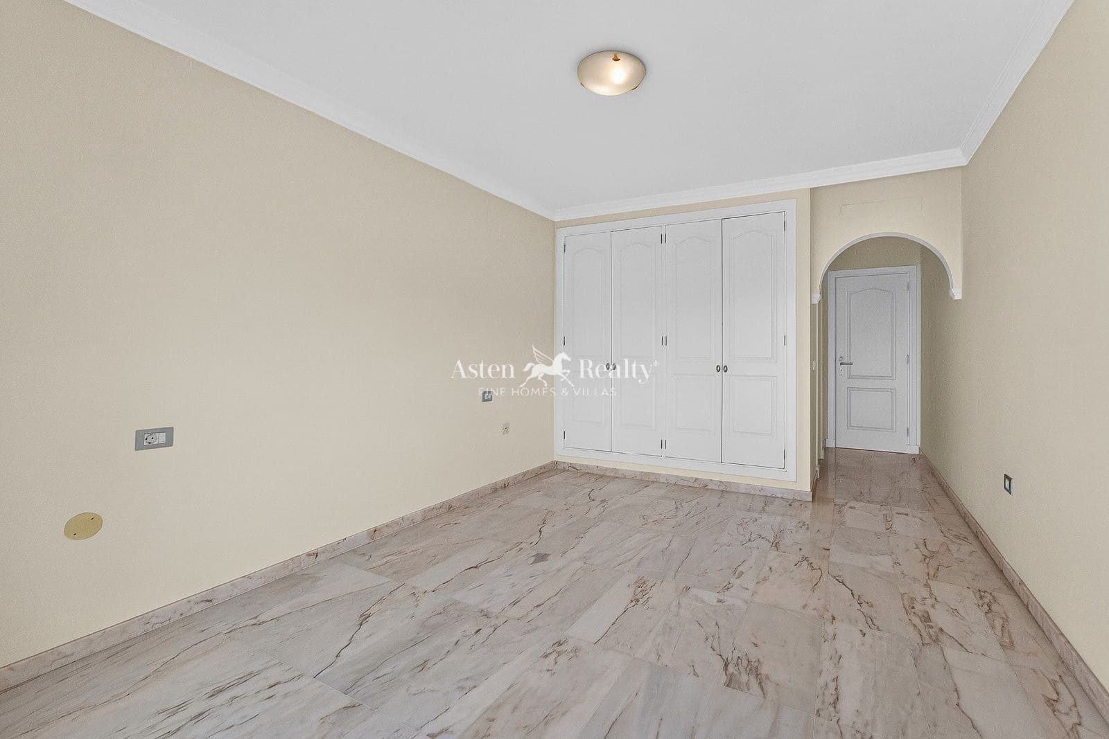 Piso de 2 habitaciones en Los Gigantes en venta con piscina garaje - 460.000 € (Ref: 10001340)