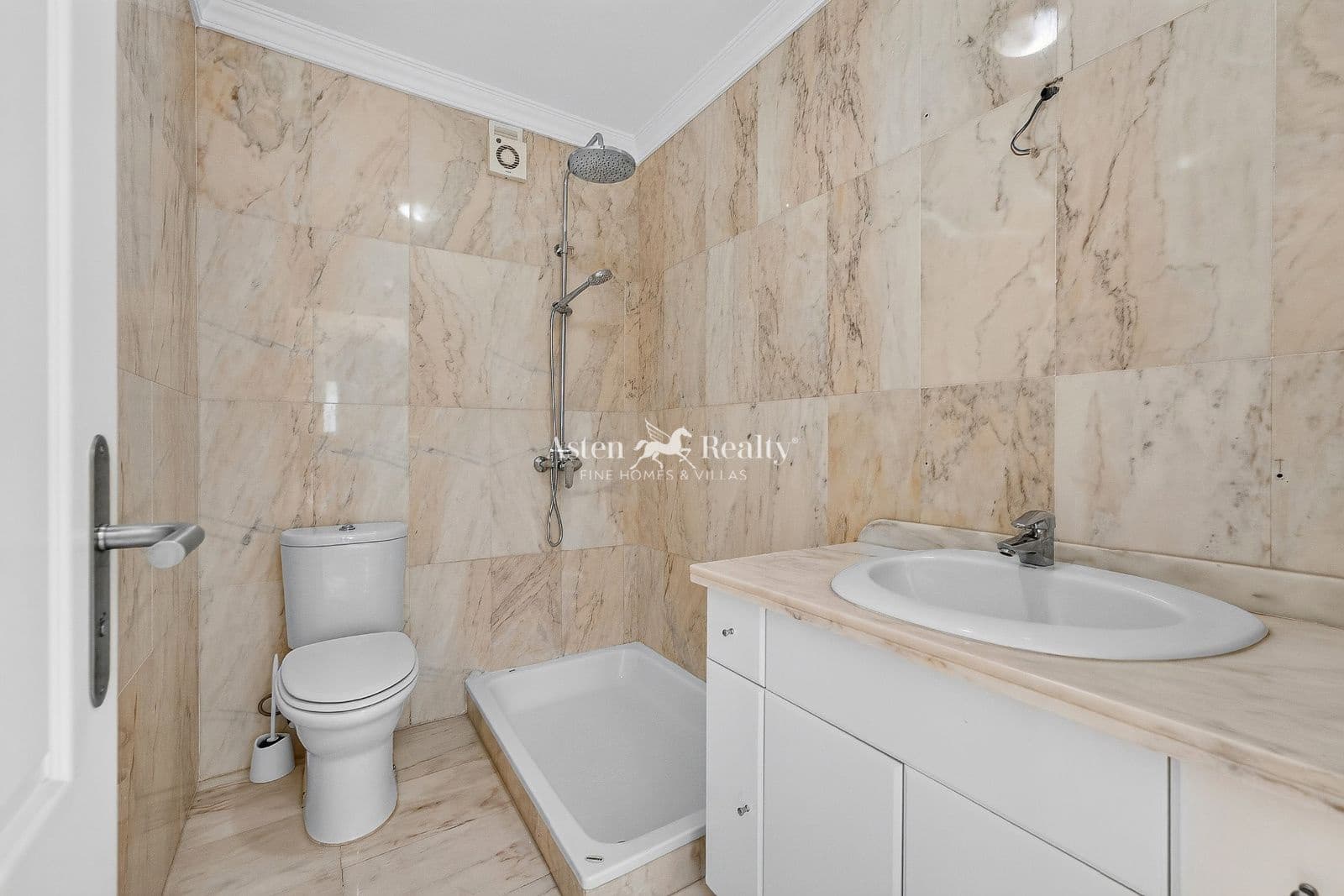 Piso de 2 habitaciones en Los Gigantes en venta con piscina garaje - 460.000 € (Ref: 10001340)