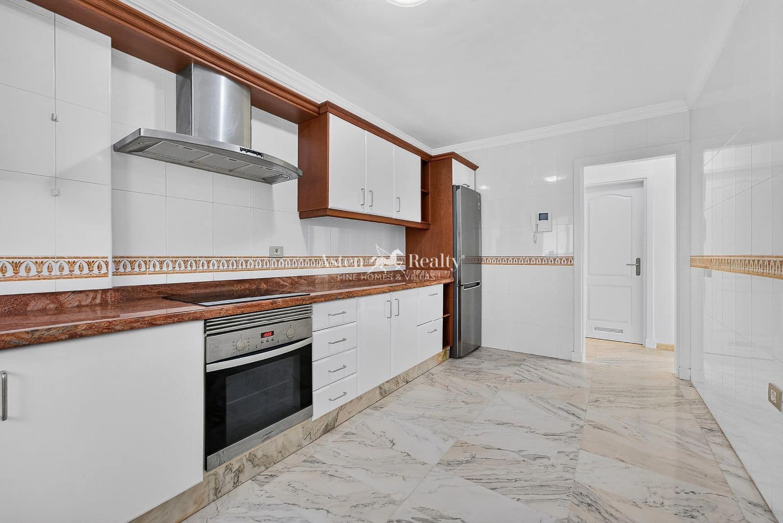 Piso de 2 habitaciones en Los Gigantes en venta con piscina garaje - 460.000 € (Ref: 10001340)