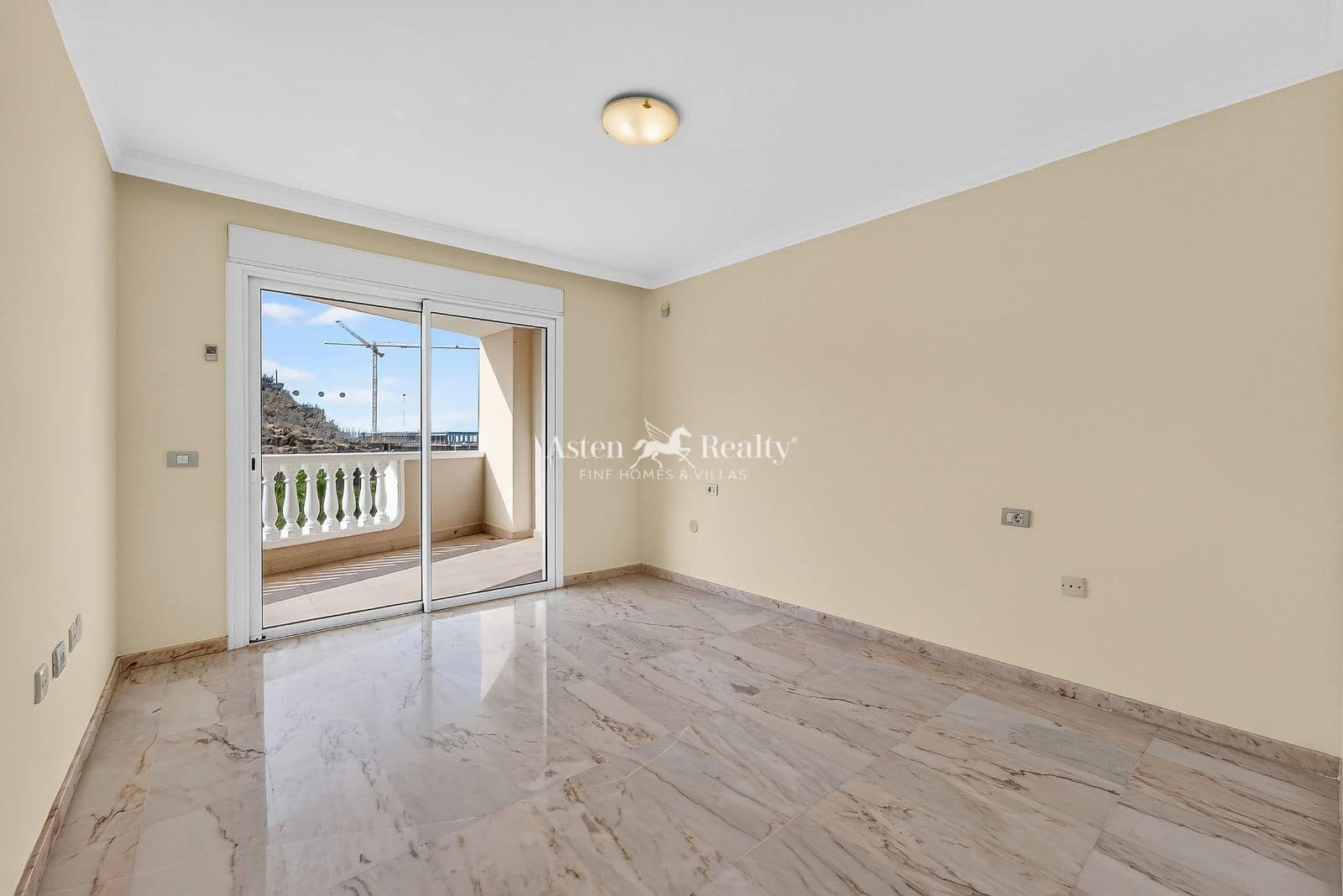 Piso de 2 habitaciones en Los Gigantes en venta con piscina garaje - 460.000 € (Ref: 10001340)