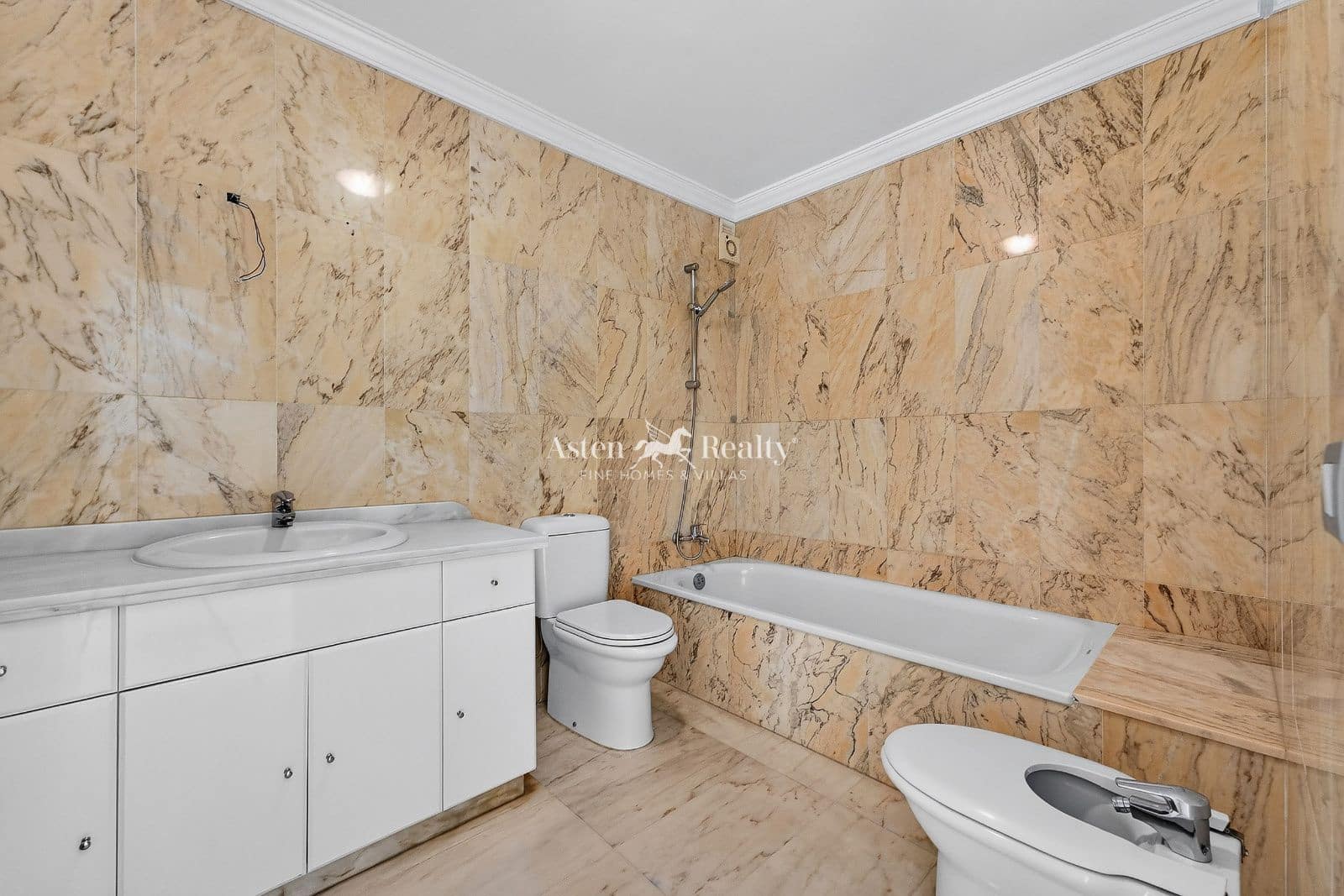Piso de 2 habitaciones en Los Gigantes en venta con piscina garaje - 460.000 € (Ref: 10001340)