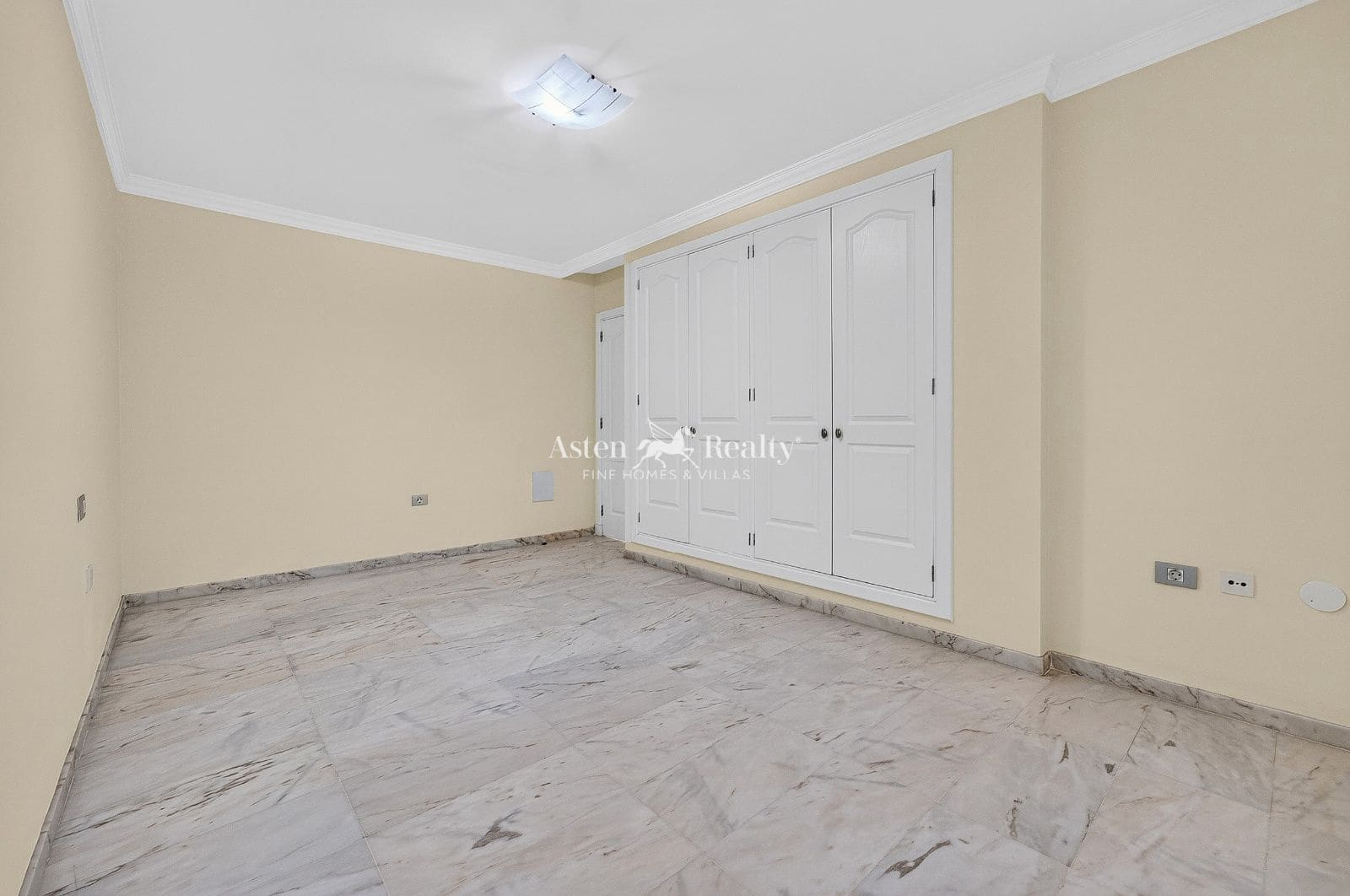 Piso de 2 habitaciones en Los Gigantes en venta con piscina garaje - 440.000 € (Ref: 10001341)