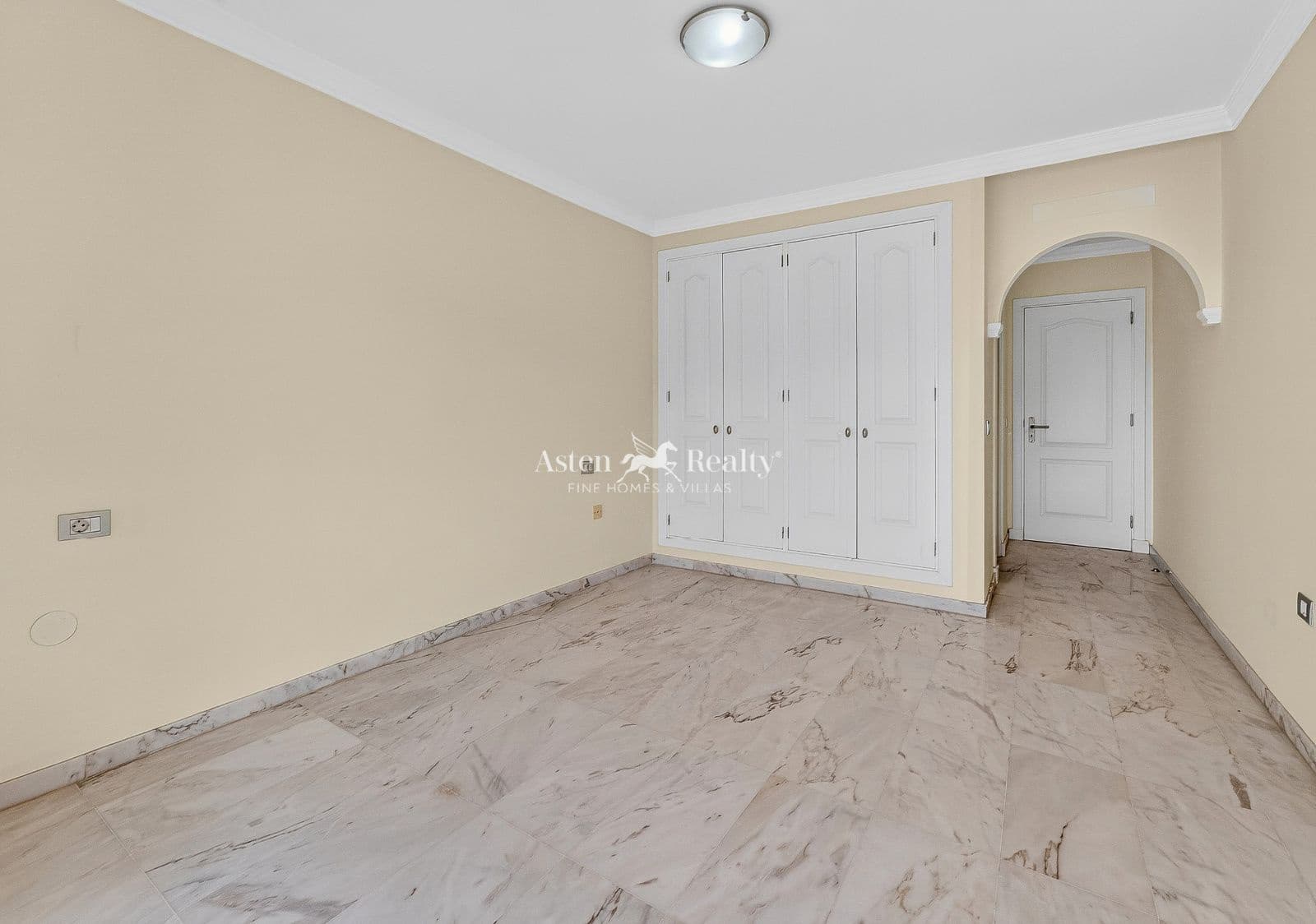 Piso de 2 habitaciones en Los Gigantes en venta con piscina garaje - 440.000 € (Ref: 10001341)