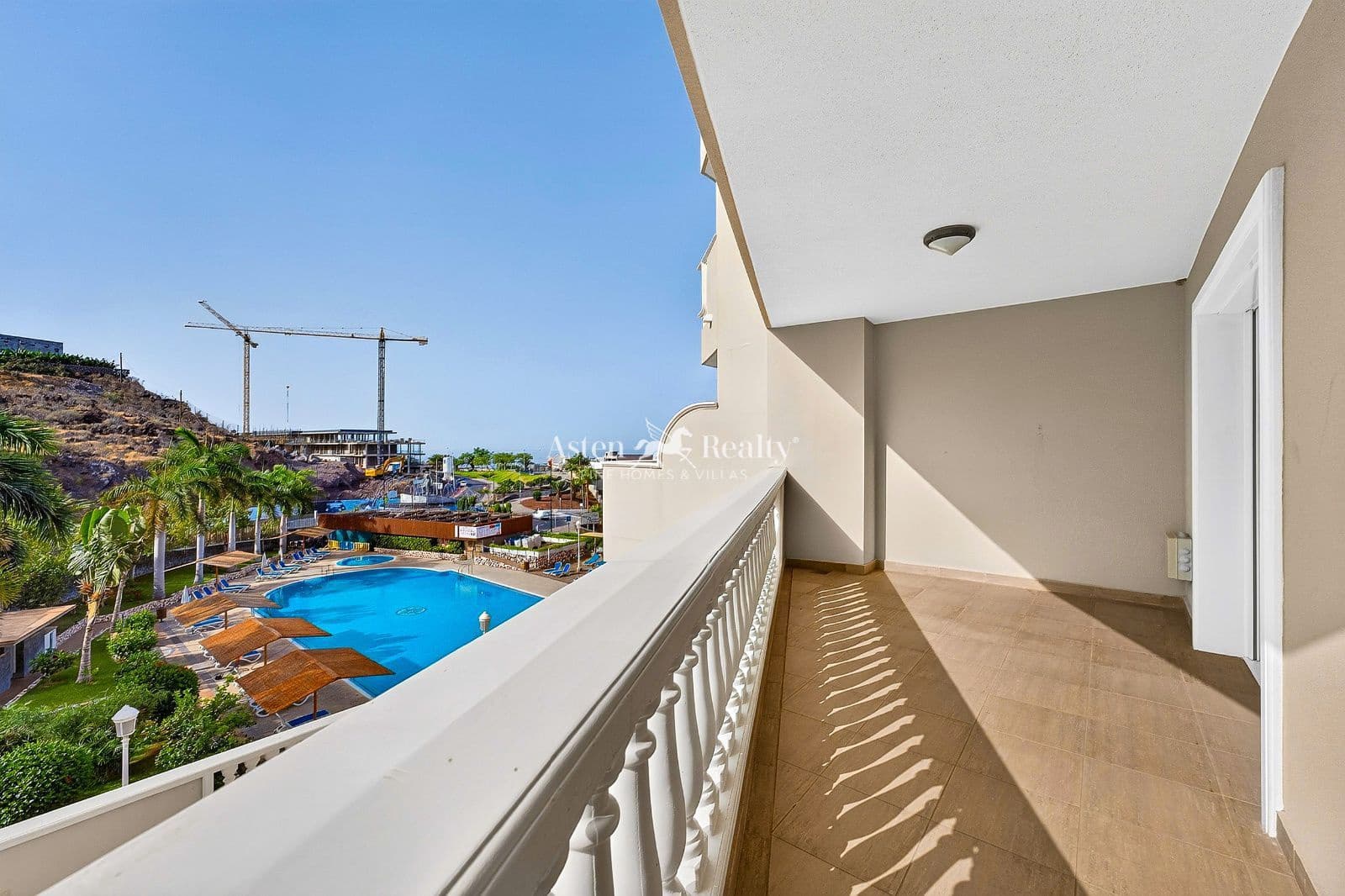Piso de 2 habitaciones en Los Gigantes en venta con piscina garaje - 440.000 € (Ref: 10001341)