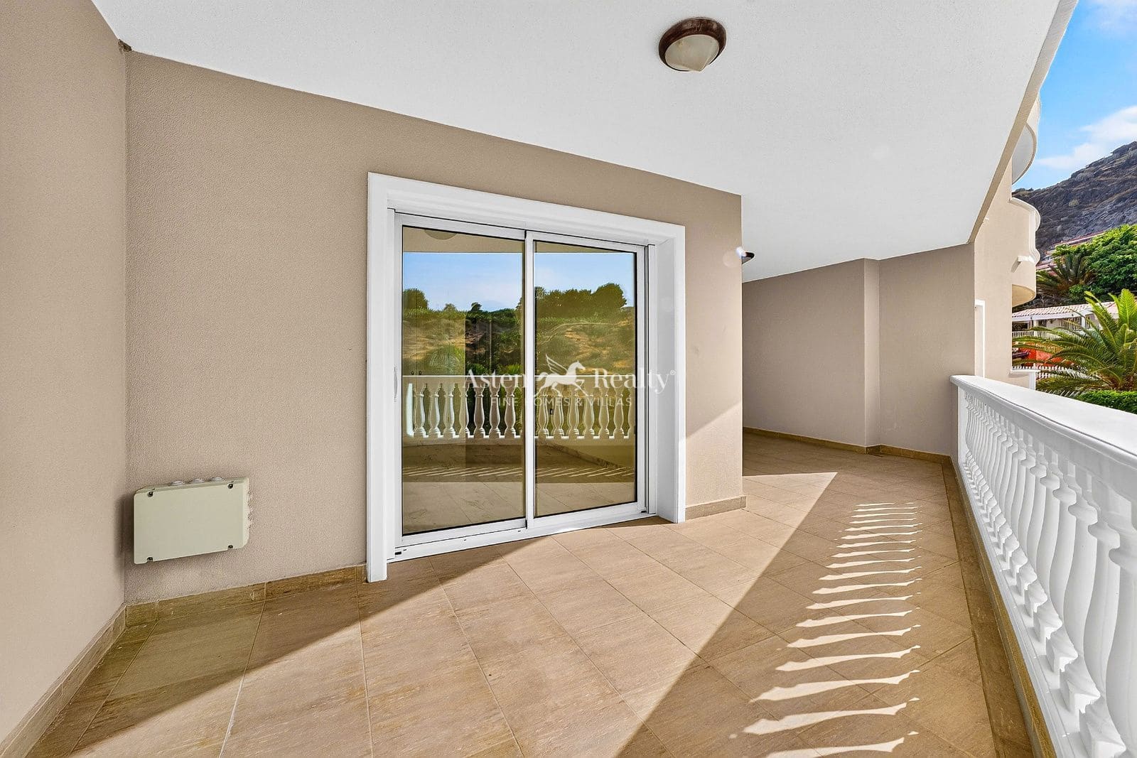 Piso de 2 habitaciones en Los Gigantes en venta con piscina garaje - 440.000 € (Ref: 10001341)