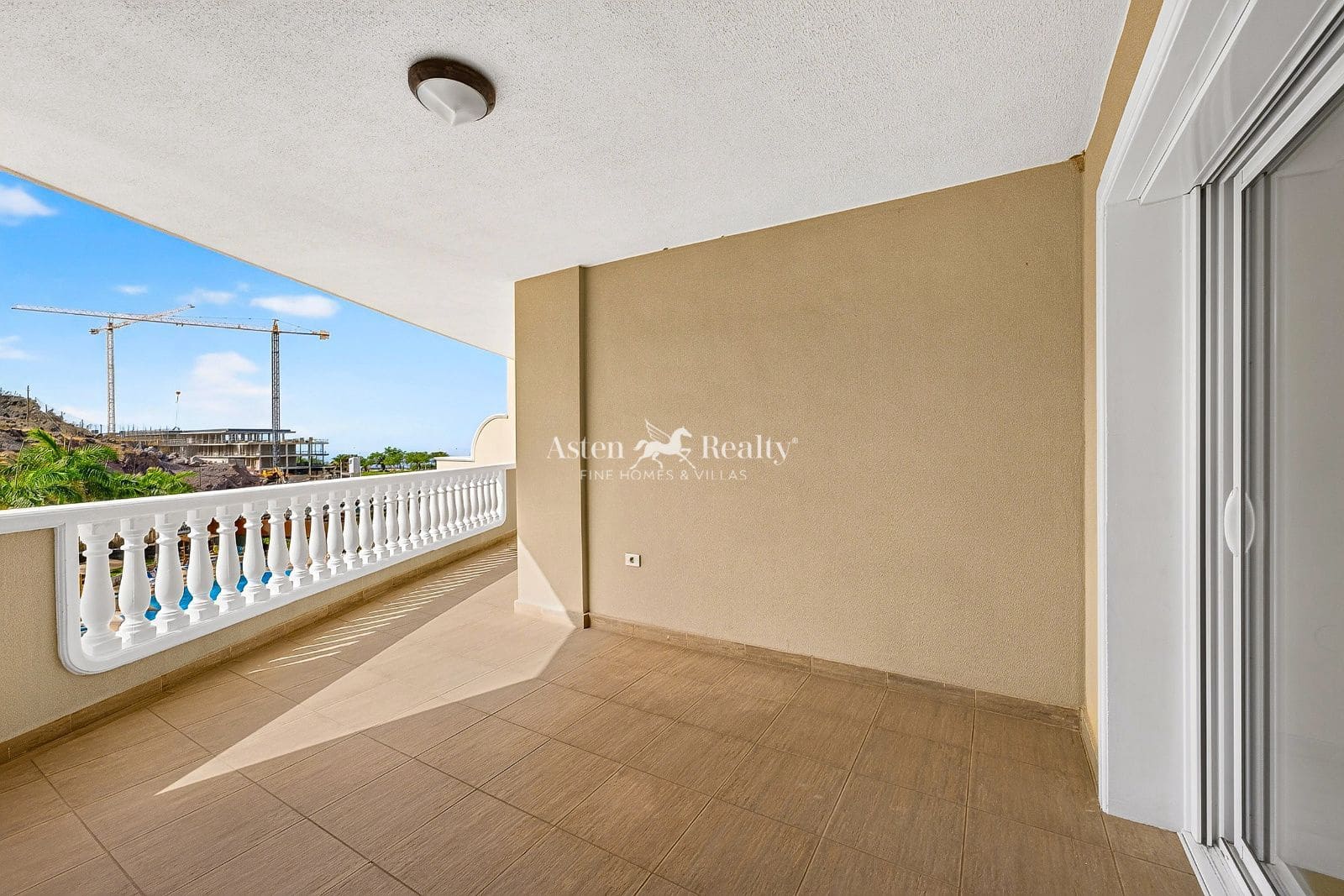 Piso de 2 habitaciones en Los Gigantes en venta con piscina garaje - 440.000 € (Ref: 10001341)