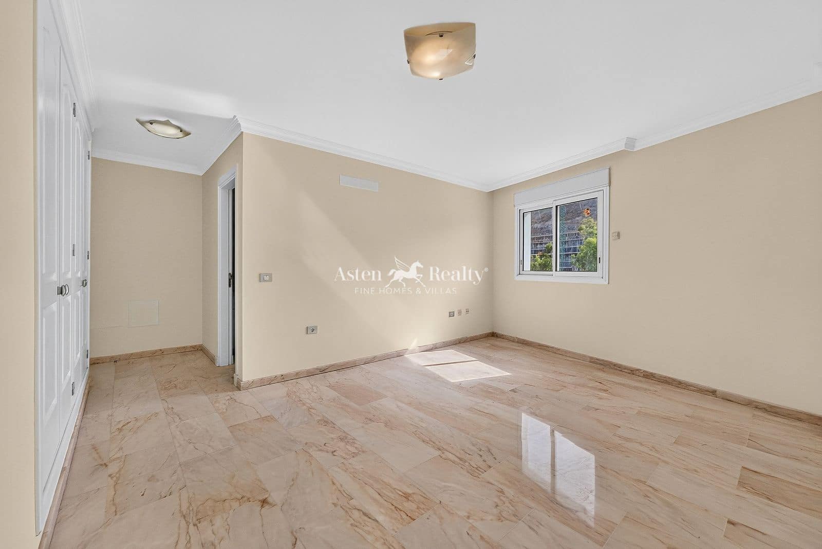 2 slaapkamer Flat te koop in Los Gigantes met zwembad garage - € 529.000 (Ref: 10004729)