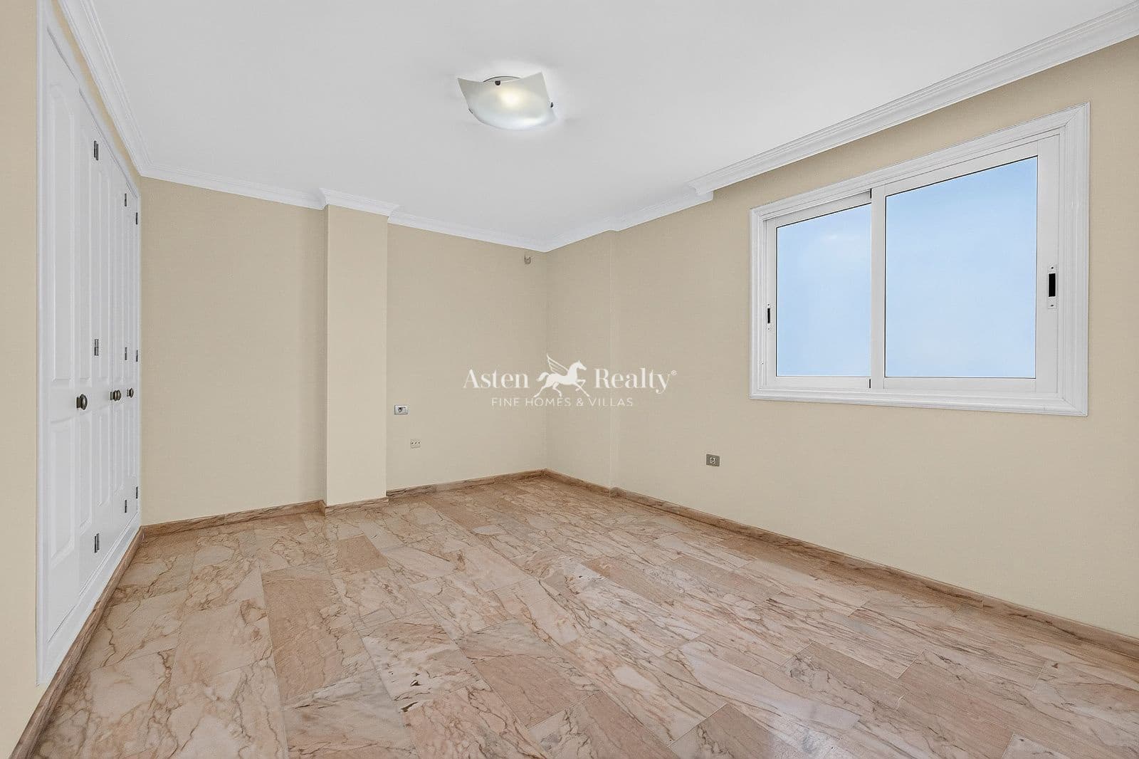 2 slaapkamer Flat te koop in Los Gigantes met zwembad garage - € 529.000 (Ref: 10004729)