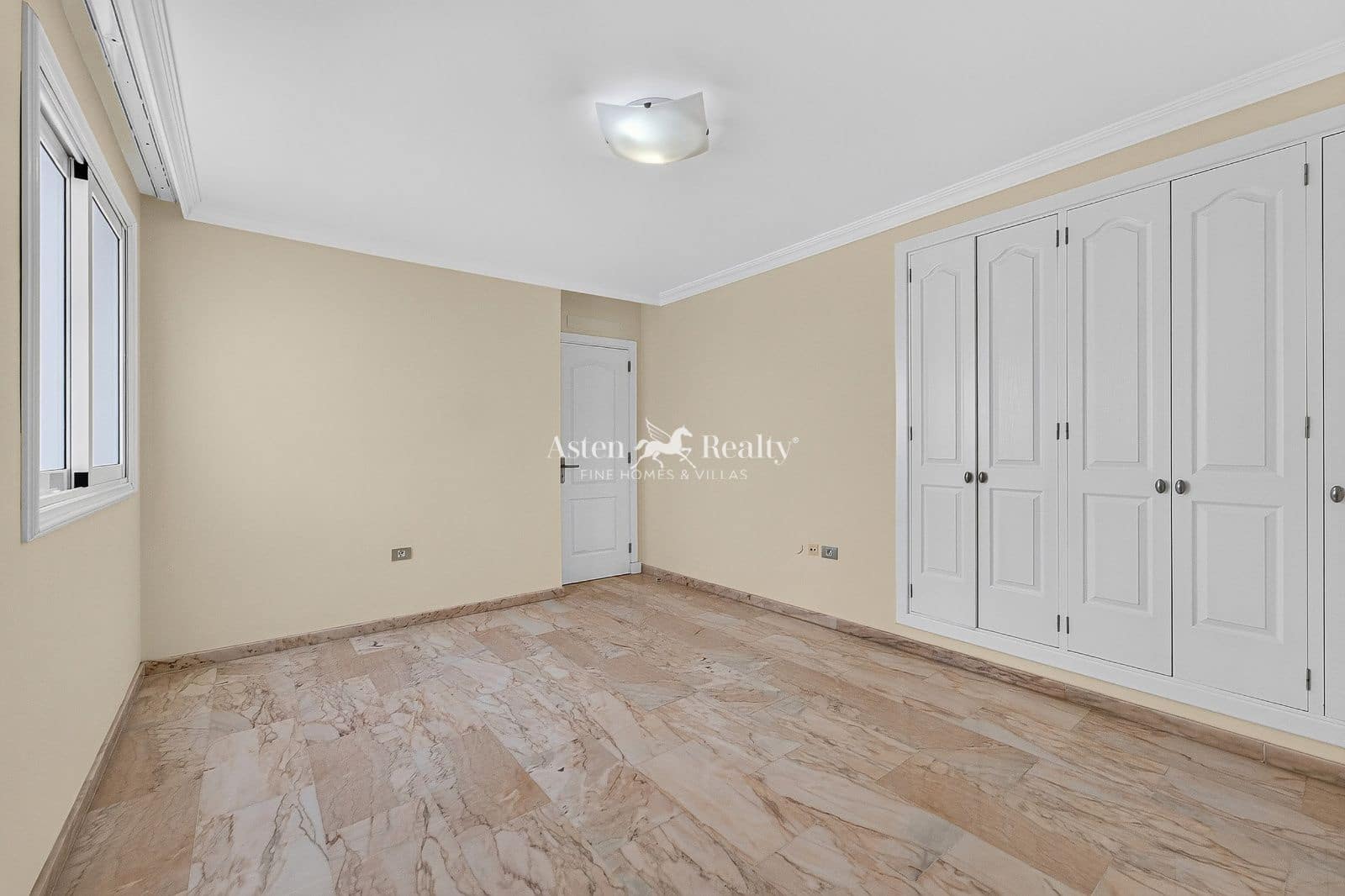 2 slaapkamer Flat te koop in Los Gigantes met zwembad garage - € 529.000 (Ref: 10004729)