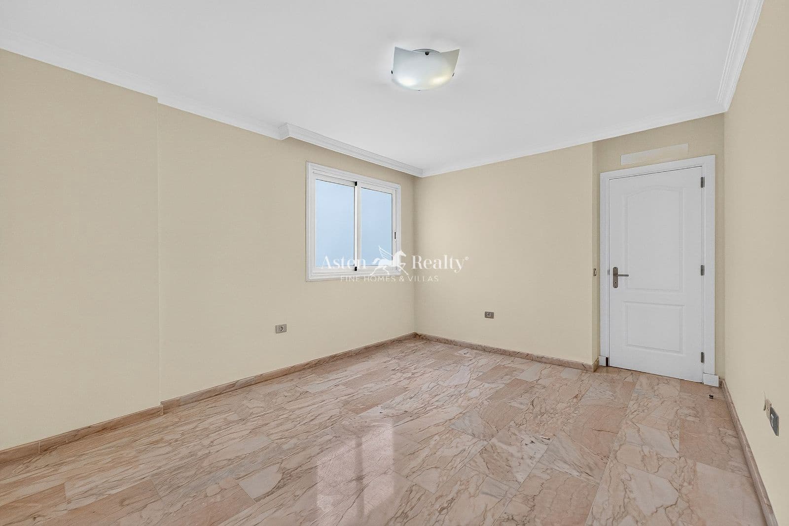 2 slaapkamer Flat te koop in Los Gigantes met zwembad garage - € 529.000 (Ref: 10004729)