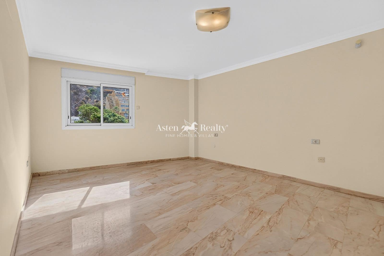 2 slaapkamer Flat te koop in Los Gigantes met zwembad garage - € 529.000 (Ref: 10004729)