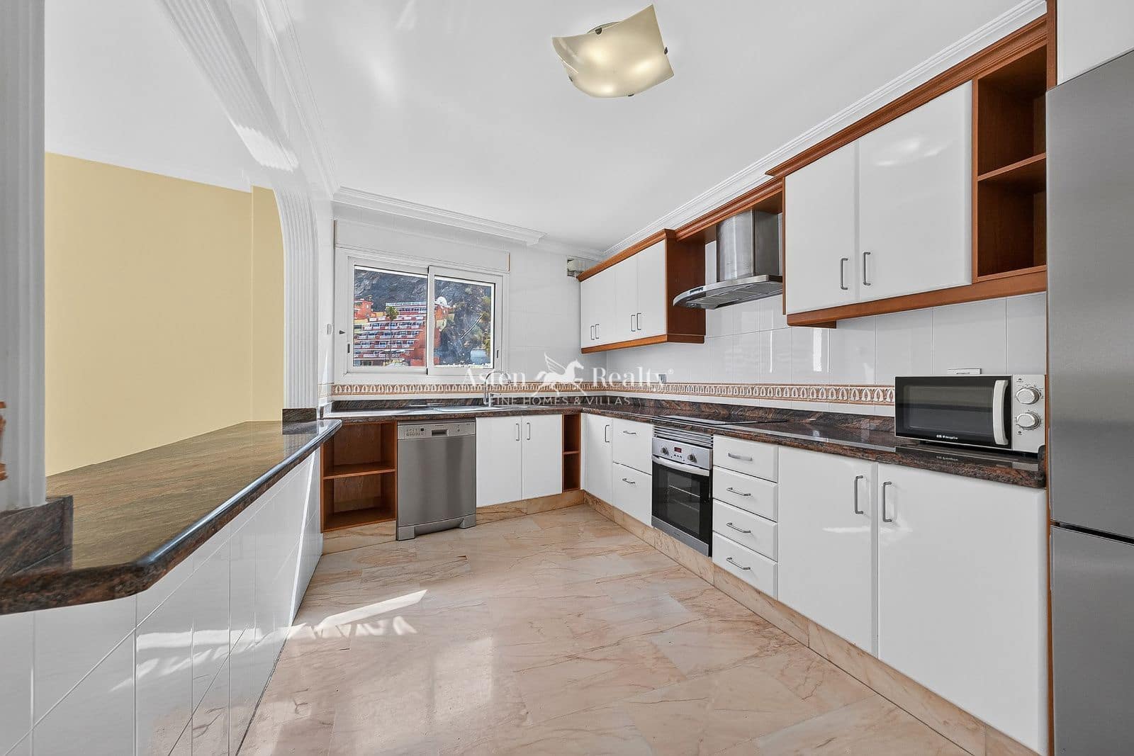 2 slaapkamer Flat te koop in Los Gigantes met zwembad garage - € 529.000 (Ref: 10004729)