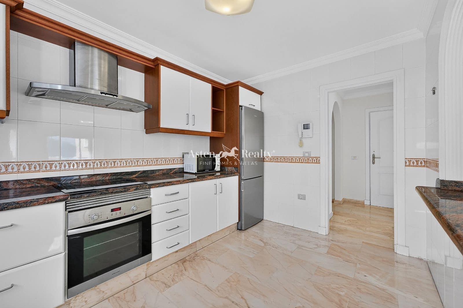 2 slaapkamer Flat te koop in Los Gigantes met zwembad garage - € 529.000 (Ref: 10004729)