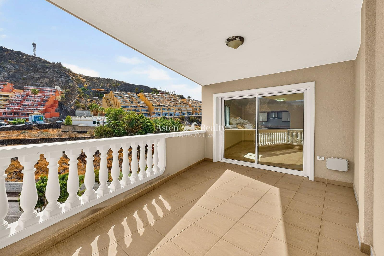 2 slaapkamer Flat te koop in Los Gigantes met zwembad garage - € 529.000 (Ref: 10004729)