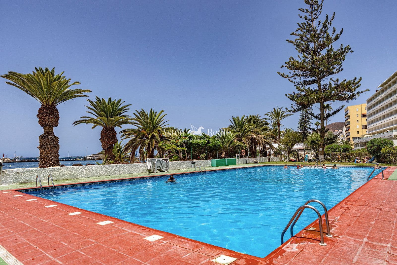 1 bedroom Flat for sale in Los Cristianos with pool - € 395,000 (Ref: 10009664)