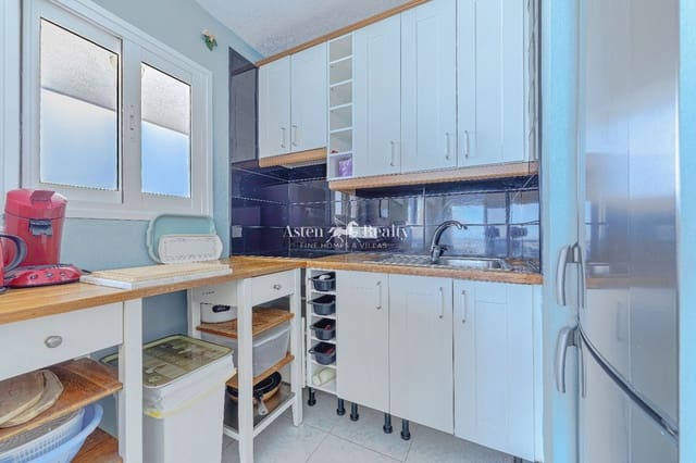 1 bedroom Flat for sale in Los Cristianos, Arona with pool - € 395,000 (Ref: 10009664)
