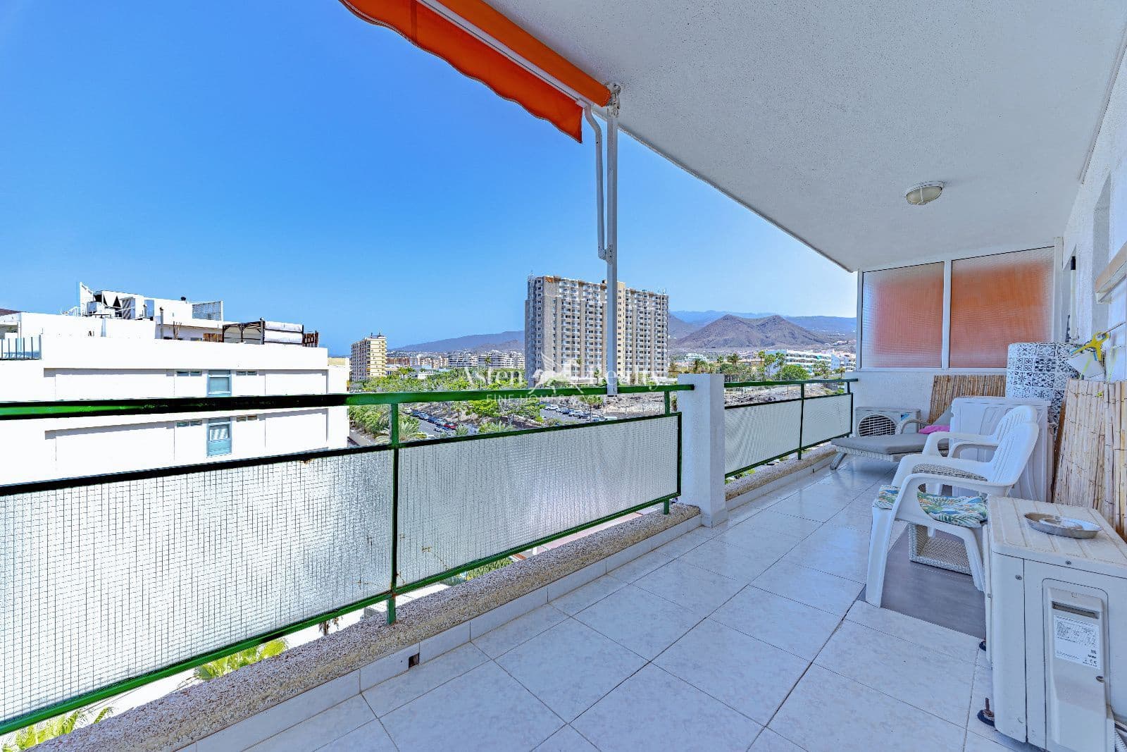 1 bedroom Flat for sale in Los Cristianos with pool - € 395,000 (Ref: 10009664)