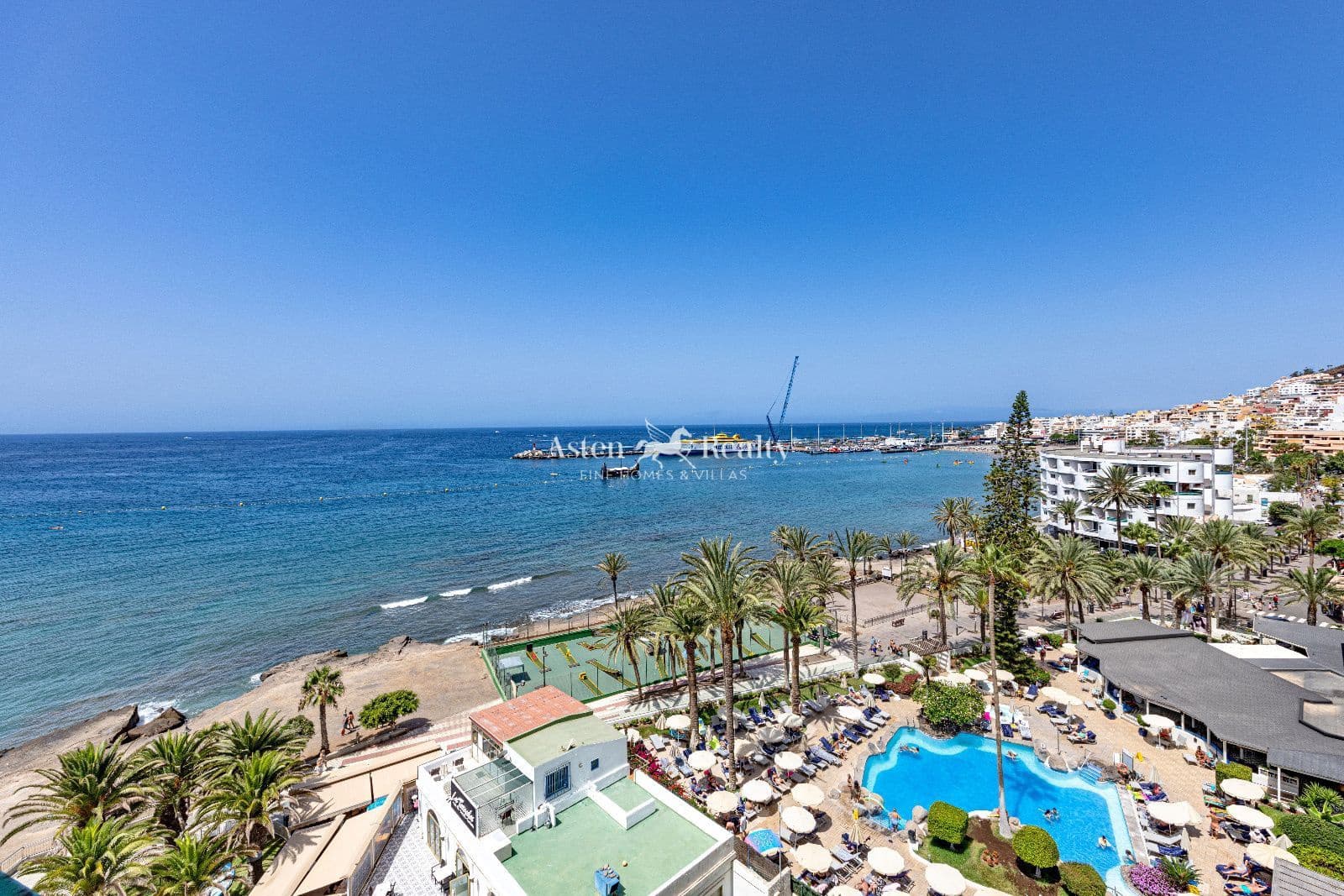 1 bedroom Flat for sale in Los Cristianos with pool - € 395,000 (Ref: 10009664)
