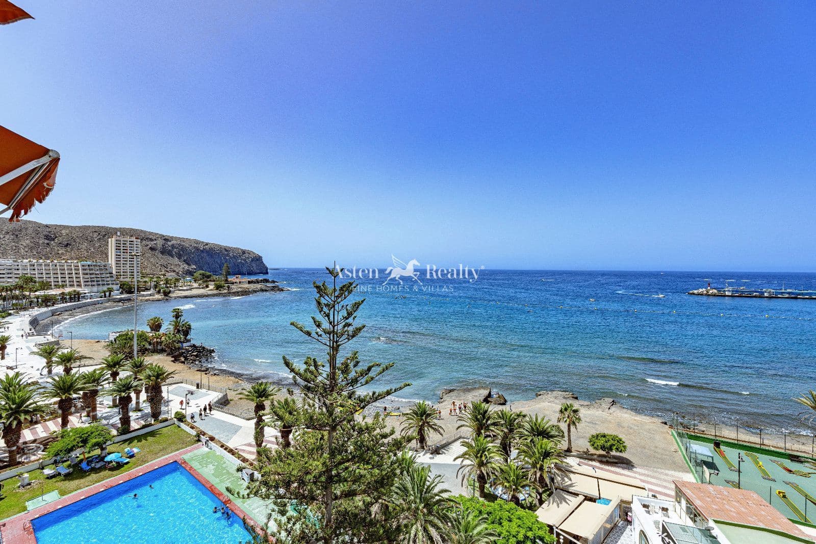 1 bedroom Flat for sale in Los Cristianos with pool - € 395,000 (Ref: 10009664)