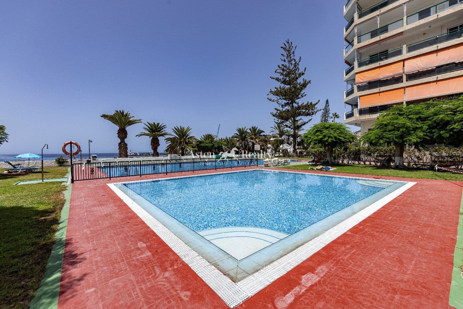 1 bedroom Flat for sale in Los Cristianos with pool - € 395,000 (Ref: 10009664)