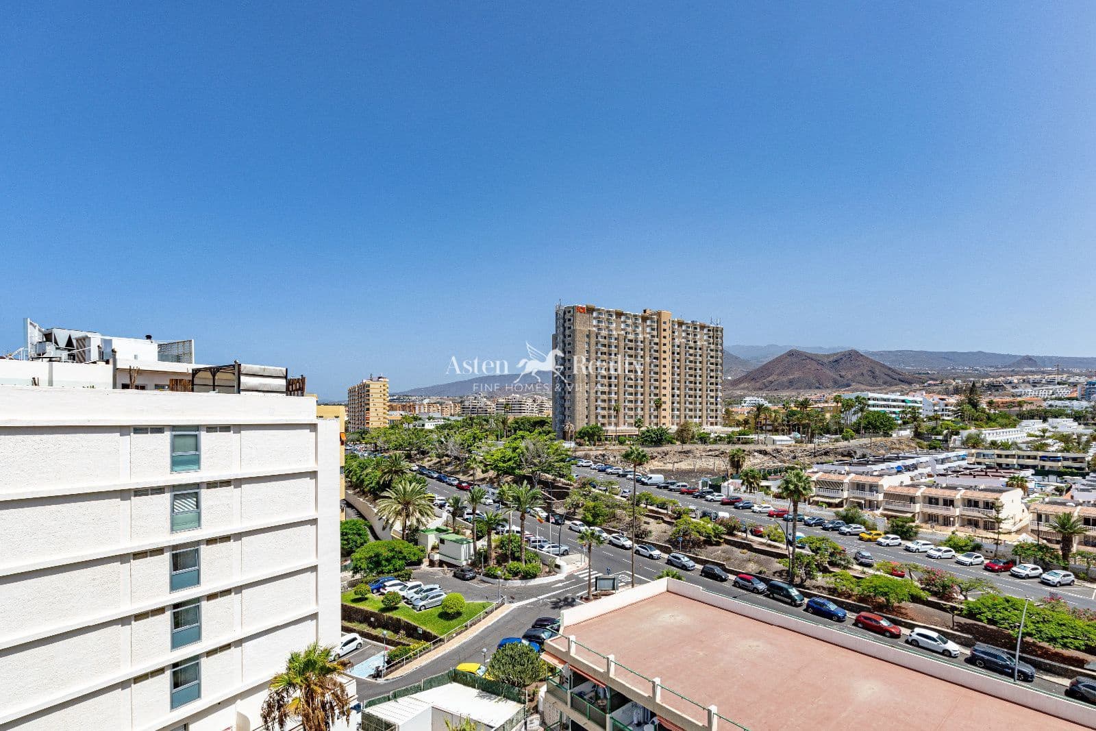 1 bedroom Flat for sale in Los Cristianos with pool - € 395,000 (Ref: 10009664)