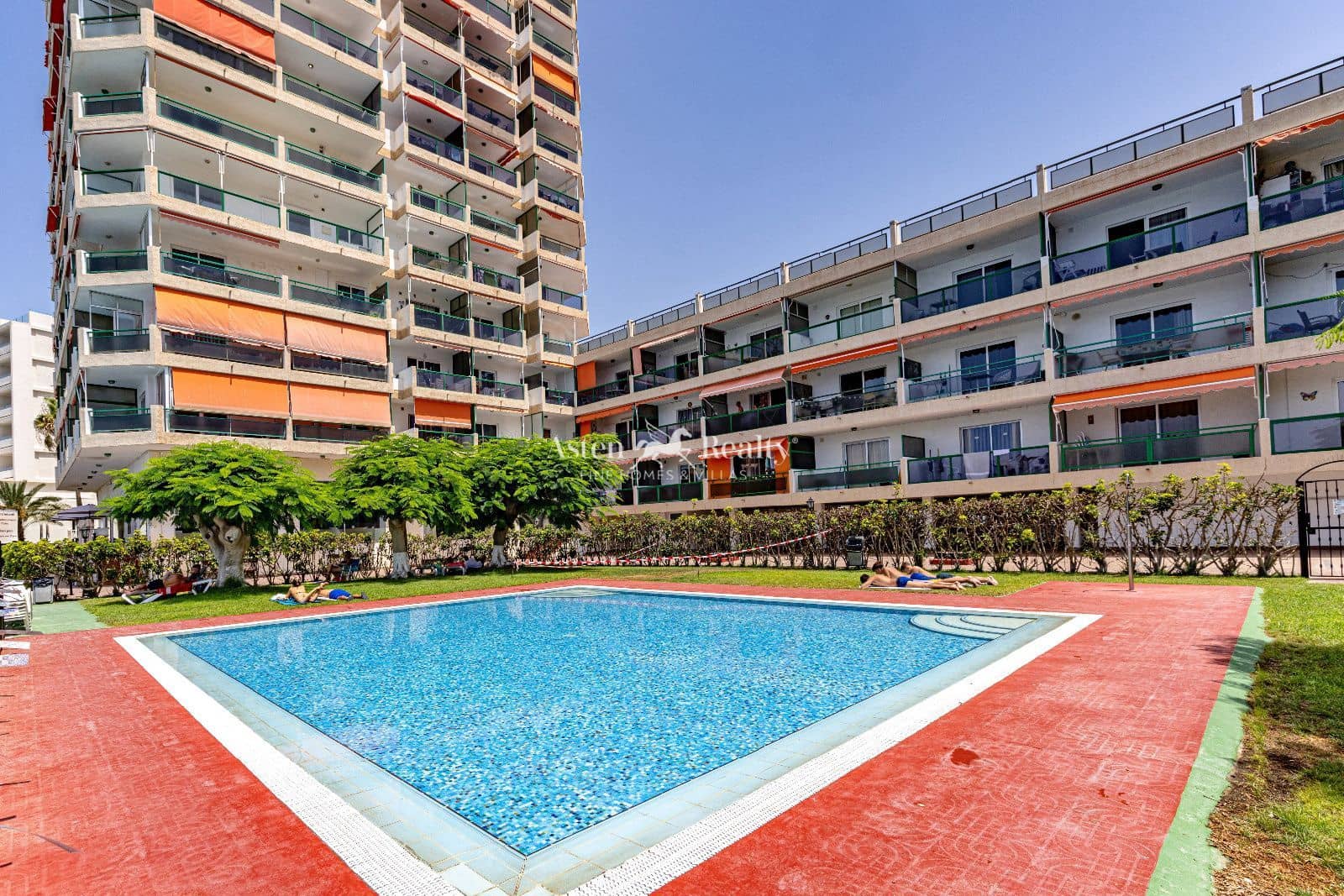1 bedroom Flat for sale in Los Cristianos with pool - € 395,000 (Ref: 10009664)