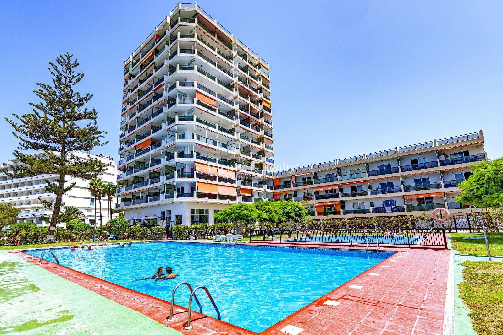 1 bedroom Flat for sale in Los Cristianos with pool - € 395,000 (Ref: 10009664)