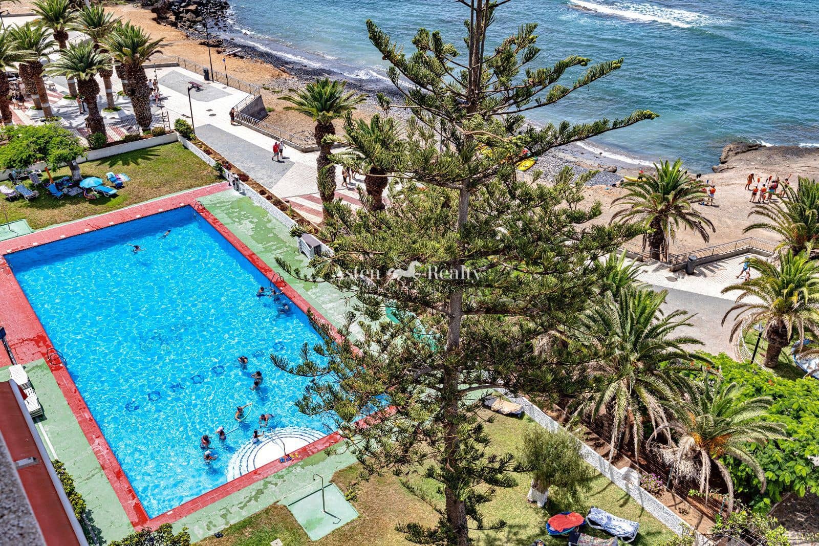1 bedroom Flat for sale in Los Cristianos with pool - € 395,000 (Ref: 10009664)