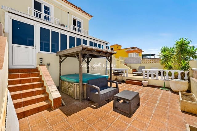 3 bedroom Villa for sale in Chayofa, Arona with pool garage - € 589,500 (Ref: 10014136)