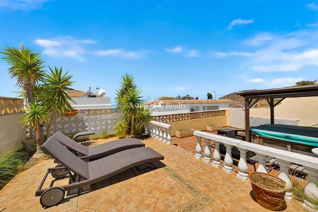 3 bedroom Villa for sale in Chayofa, Arona with pool garage - € 589,500 (Ref: 10014136)