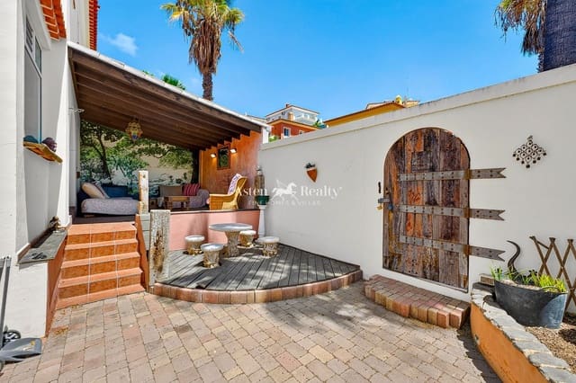 3 bedroom Villa for sale in Chayofa, Arona with pool garage - € 589,500 (Ref: 10014136)