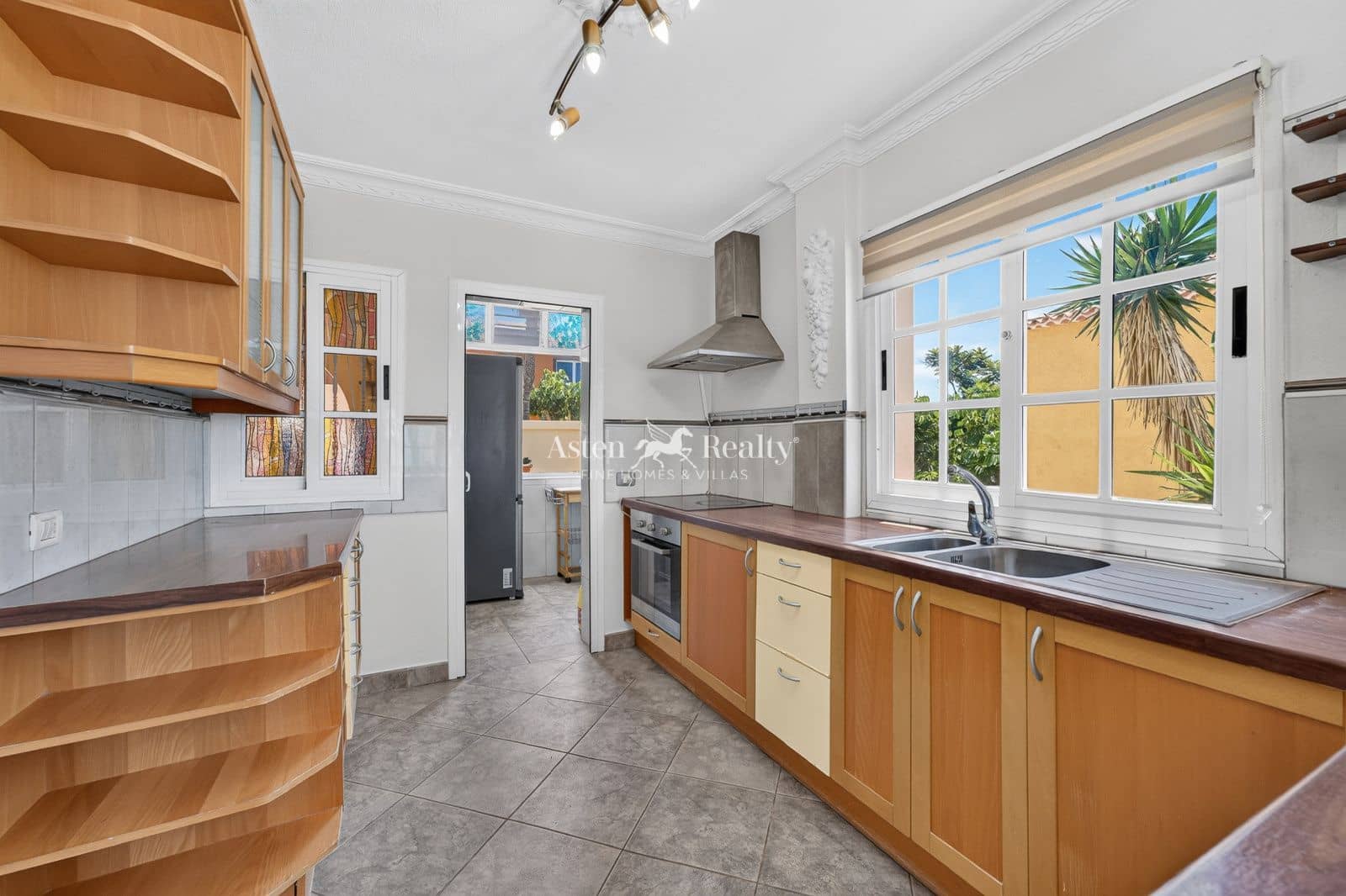 3 bedroom Villa for sale in Chayofa with pool garage - € 589,500 (Ref: 10014136)