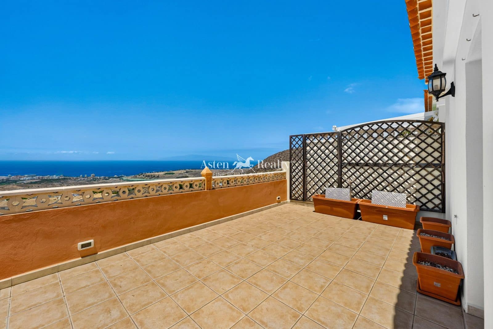 3 bedroom Villa for sale in Chayofa with pool garage - € 589,500 (Ref: 10014136)