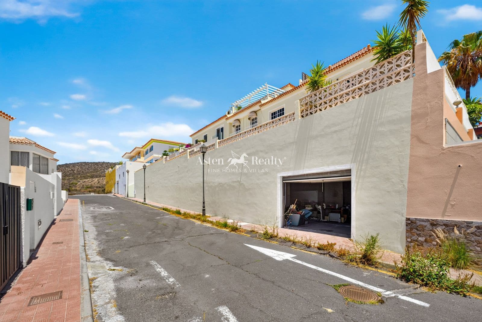 3 bedroom Villa for sale in Chayofa with pool garage - € 589,500 (Ref: 10014136)