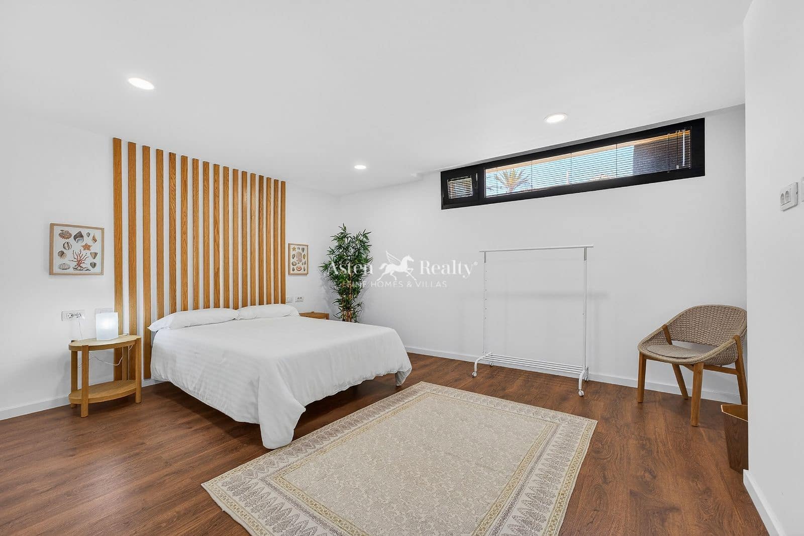 Casa de 4 habitaciones en Playa del Duque en venta con piscina garaje - 980.000 € (Ref: 10014789)