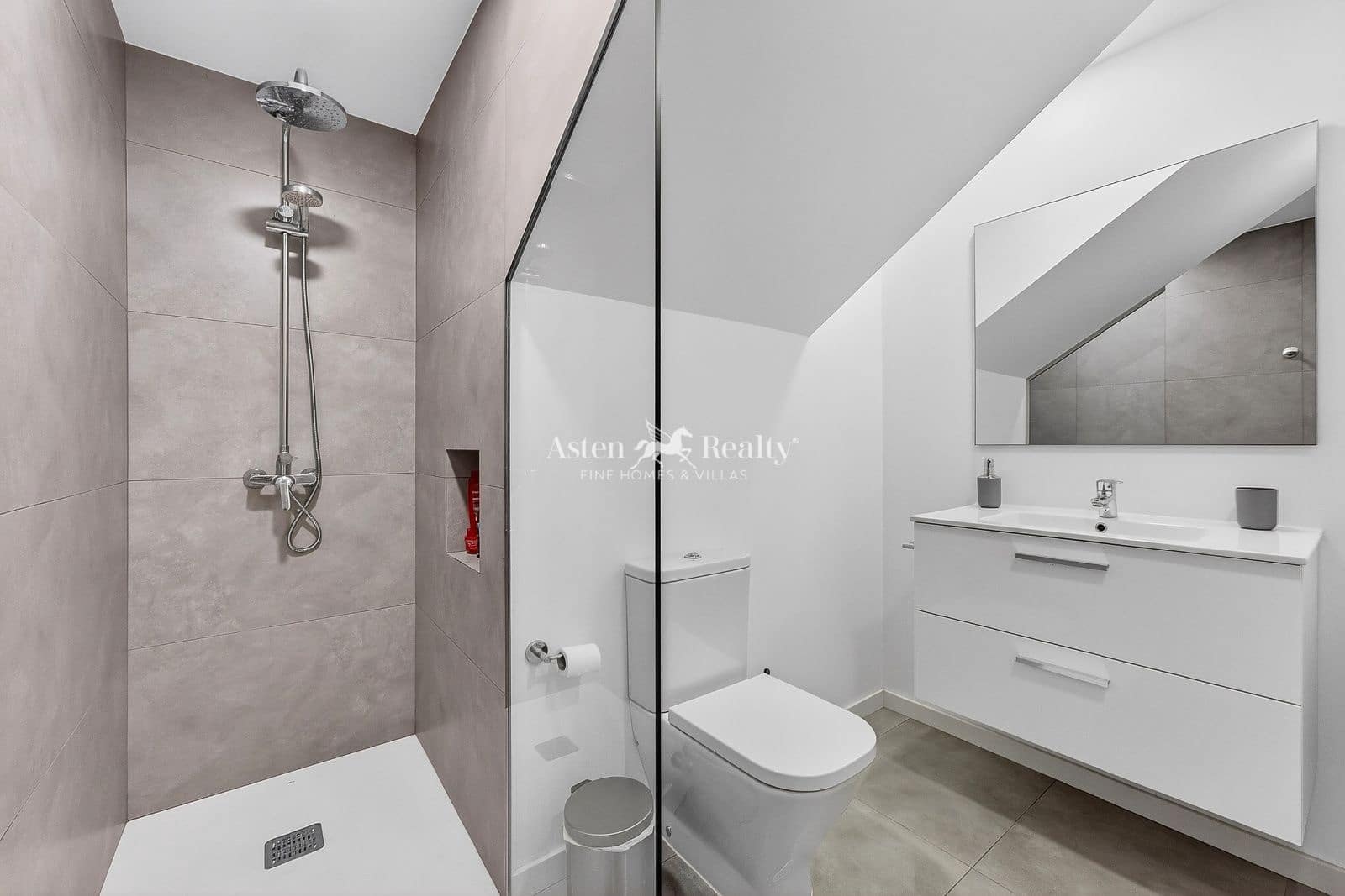 Casa de 4 habitaciones en Playa del Duque en venta con piscina garaje - 980.000 € (Ref: 10014789)