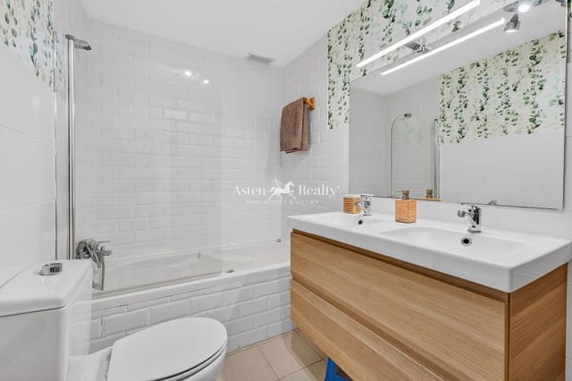 Casa de 4 habitaciones en Playa del Duque, Adeje en venta con piscina garaje - 980.000 € (Ref: 10014789)