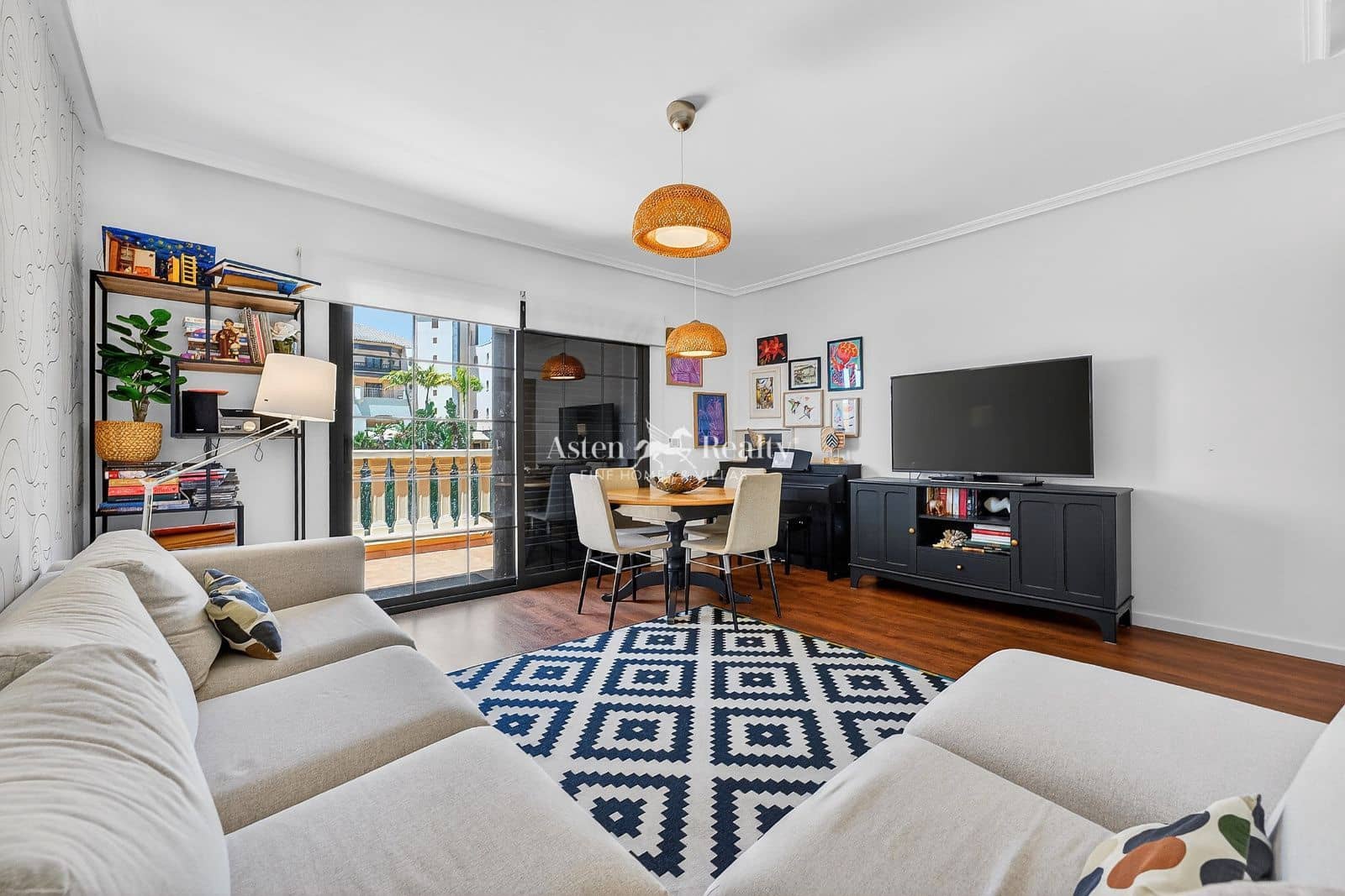Casa de 4 habitaciones en Playa del Duque en venta con piscina garaje - 980.000 € (Ref: 10014789)