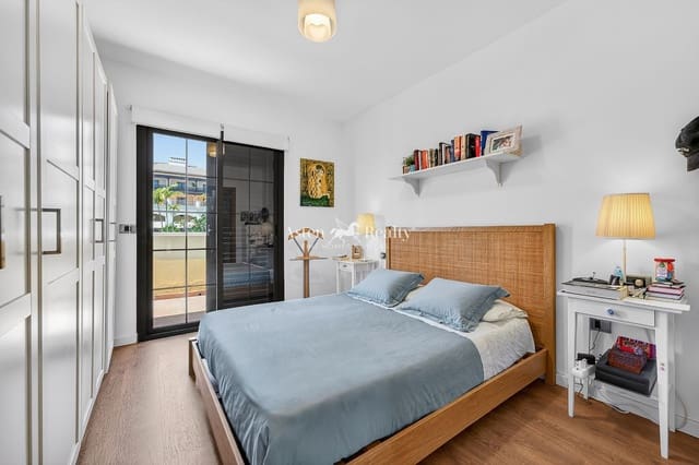 Casa de 4 habitaciones en Playa del Duque, Adeje en venta con piscina garaje - 980.000 € (Ref: 10014789)