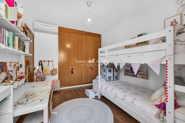 Casa de 4 habitaciones en Playa del Duque, Adeje en venta con piscina garaje - 980.000 € (Ref: 10014789)
