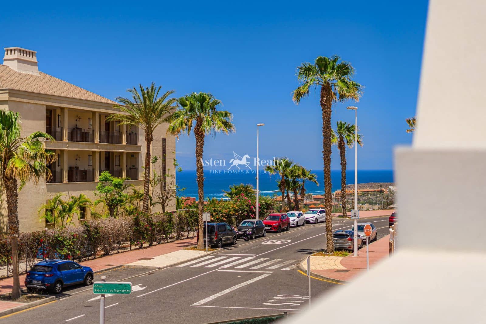 Casa de 4 habitaciones en Playa del Duque en venta con piscina garaje - 980.000 € (Ref: 10014789)
