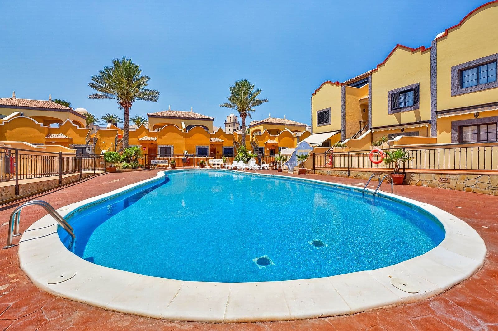 Casa de 4 habitaciones en Playa del Duque en venta con piscina garaje - 980.000 € (Ref: 10014789)