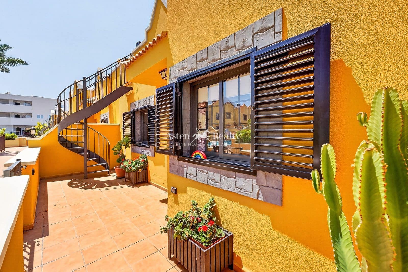 Casa de 4 habitaciones en Playa del Duque en venta con piscina garaje - 980.000 € (Ref: 10014789)