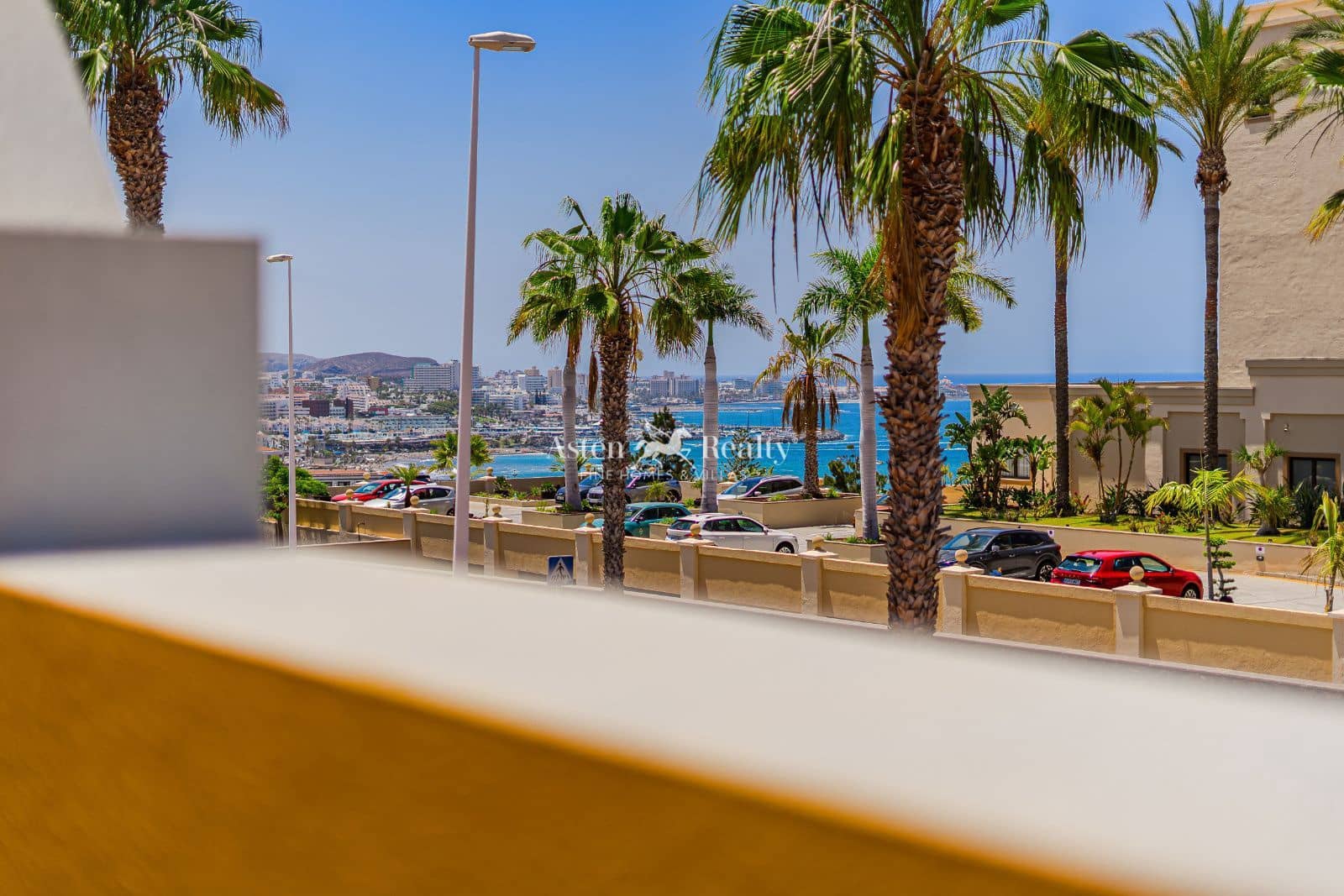 Casa de 4 habitaciones en Playa del Duque en venta con piscina garaje - 980.000 € (Ref: 10014789)