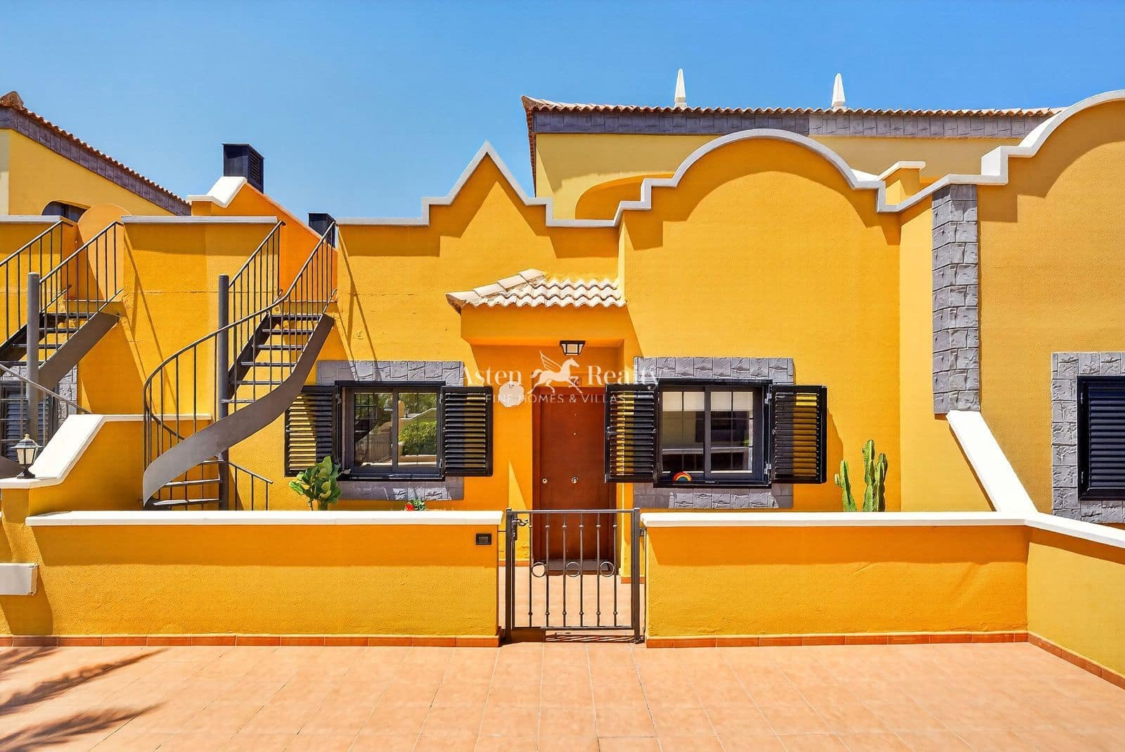 Casa de 4 habitaciones en Playa del Duque en venta con piscina garaje - 980.000 € (Ref: 10014789)