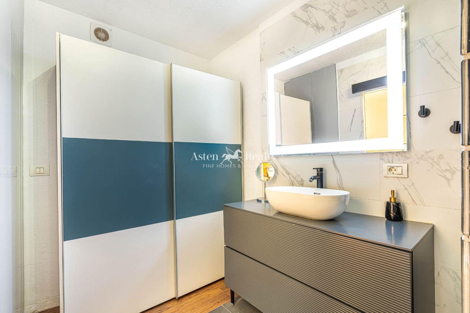 4 makuuhuone Asunto myytävänä paikassa Radazul - 569 000 € (Ref: 10031326)