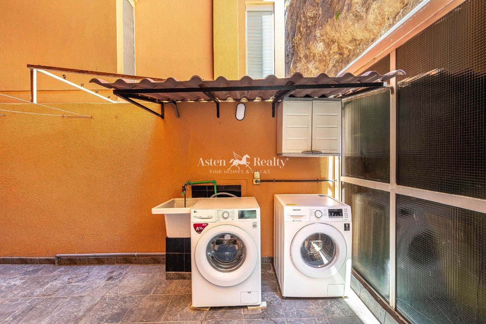 4 makuuhuone Asunto myytävänä paikassa Radazul - 569 000 € (Ref: 10031326)