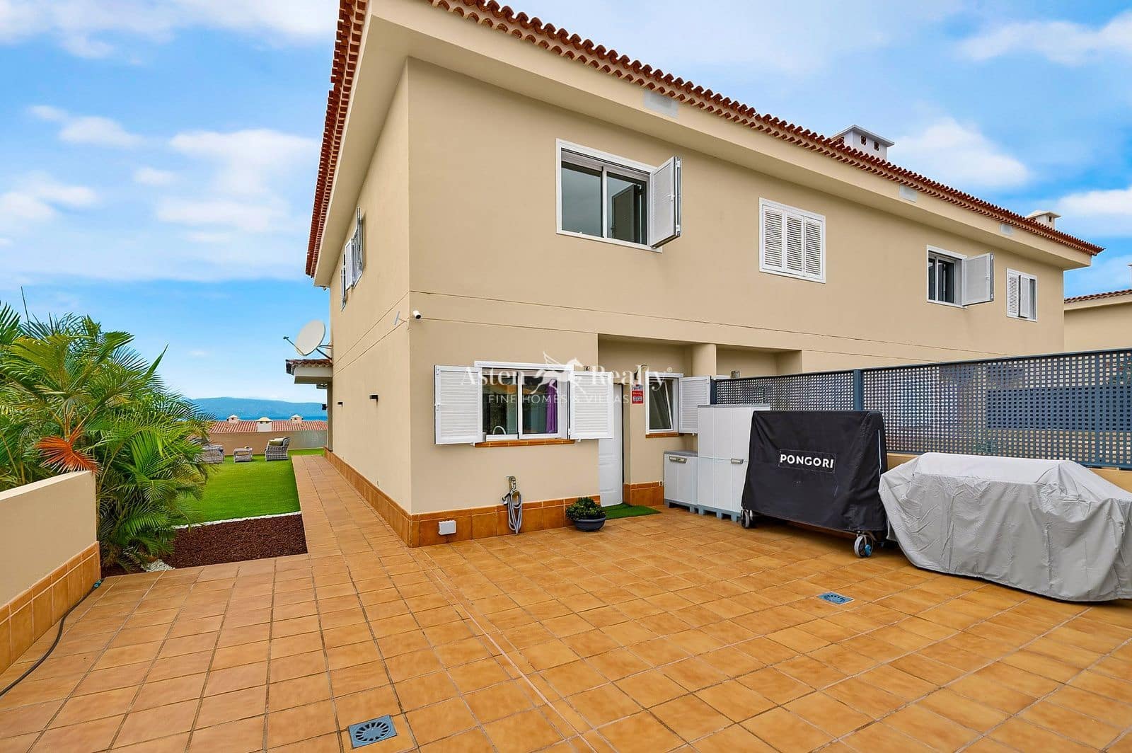 2 sovrum Villa till salu i Puerto Santiago med pool garage - 795 000 € (Ref: 10034334)
