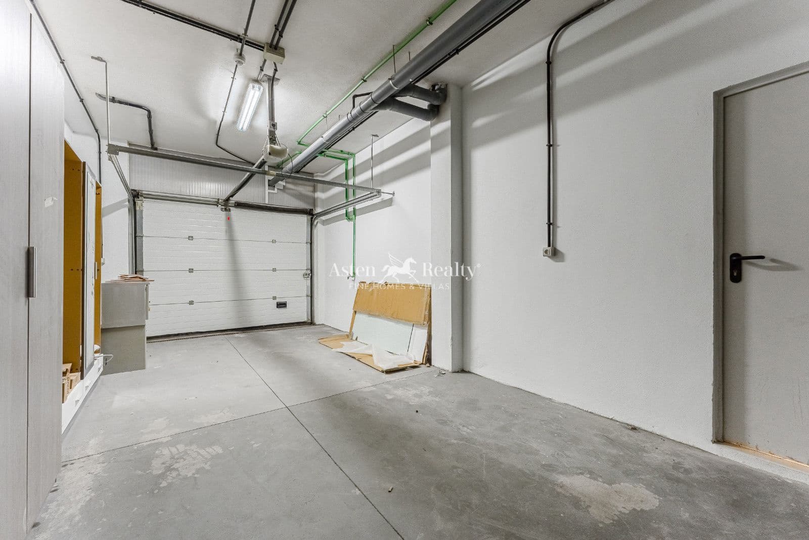 Business for sale in Torviscas with garage - € 2,200,000 (Ref: 10034533)